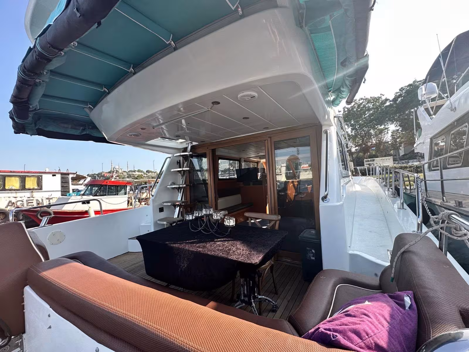 Istanbul 17m Motor Yacht 10 Guests &mdash; 5