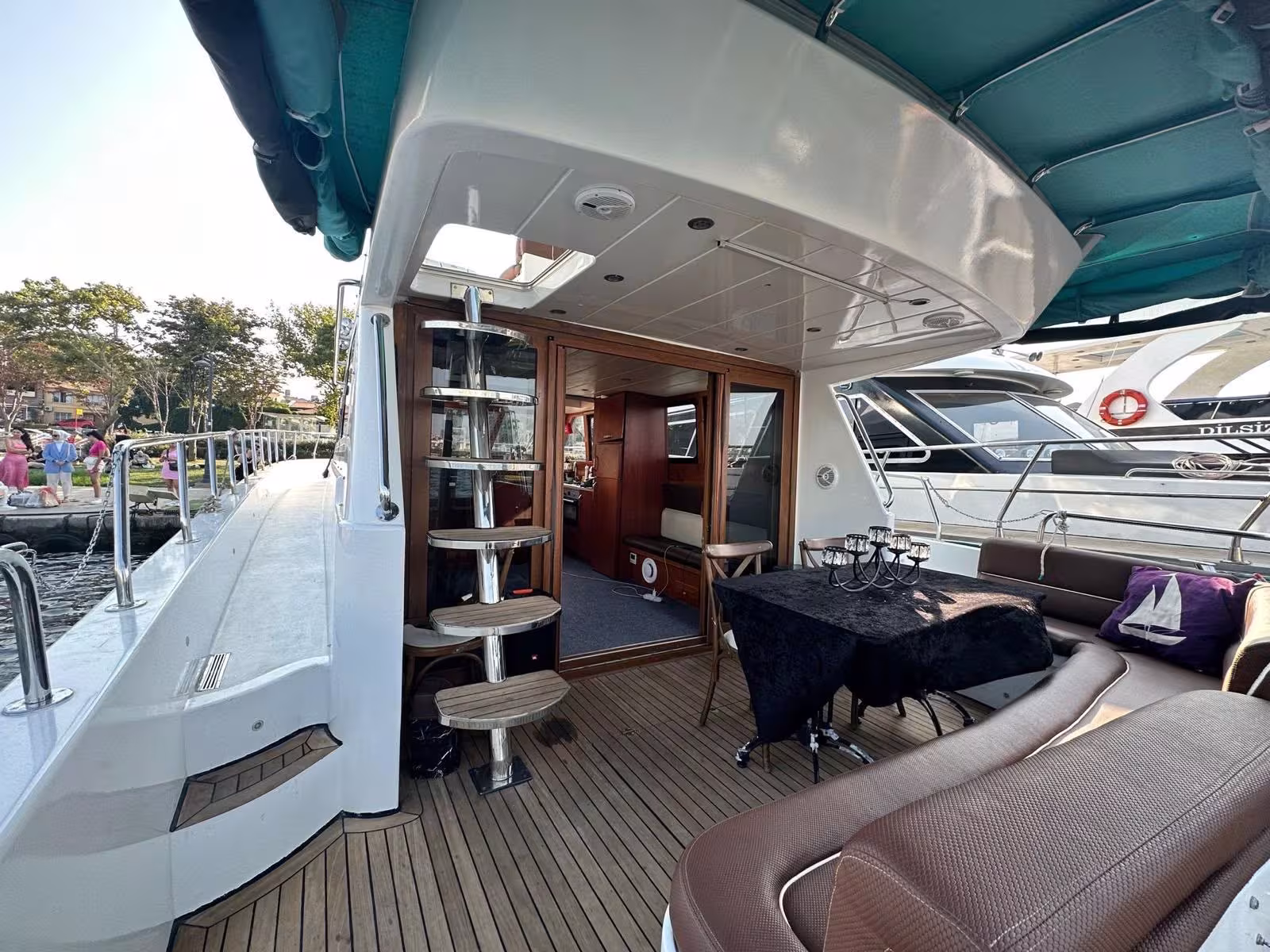 Istanbul 17m Motor Yacht 10 Guests &mdash; 4