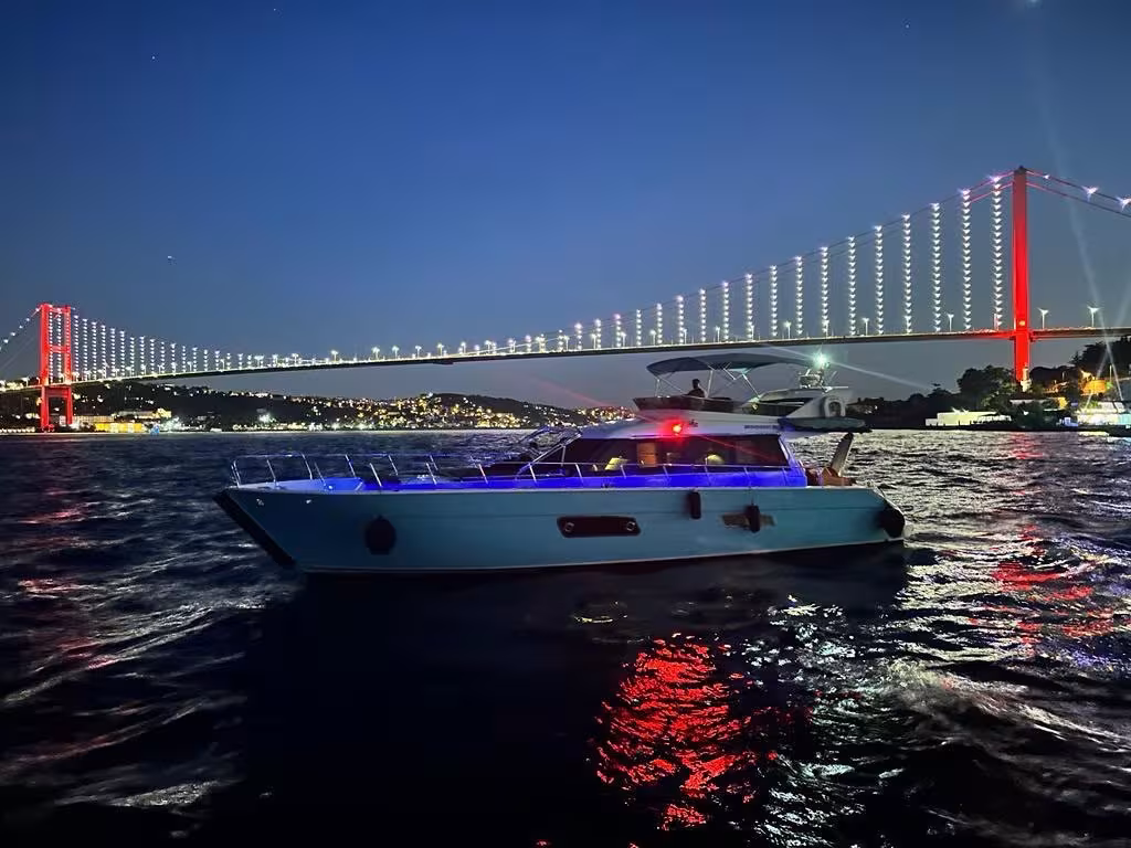 Istanbul 17m Motor Yacht 10 Guests &mdash; 3